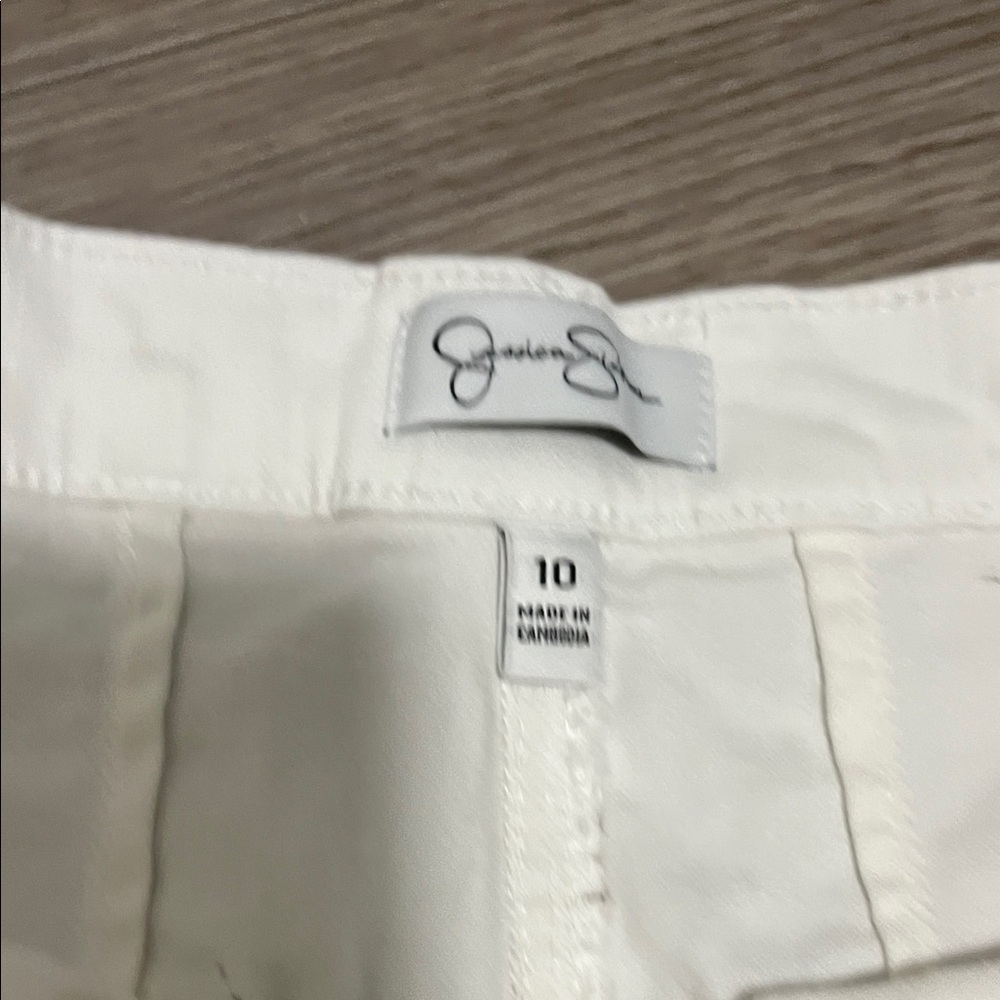 Women’s White Pants - Picture 2 of 9